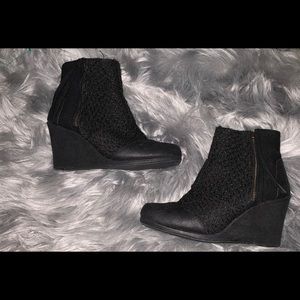 Toms desert wedge bootie ankle Boot blk 7.5